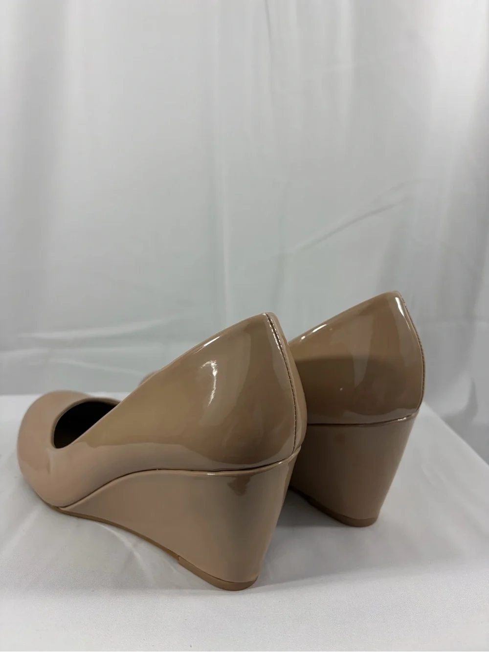 NWT CL by Laundry Women’s Size 7.5 Nude  Wedge Pumps